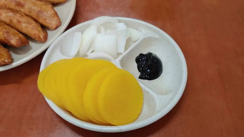 삼겹살과 환상적인 궁합을 자랑하는 밑반찬