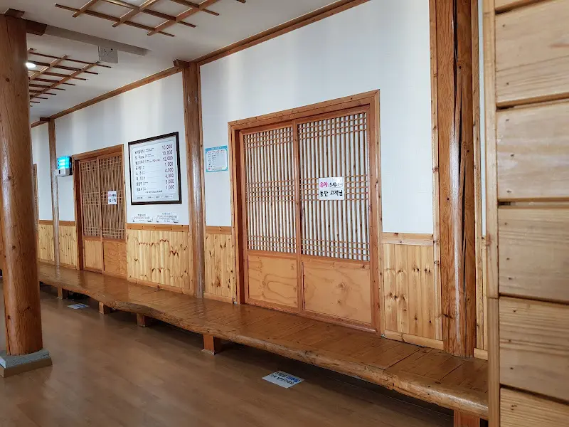 식당 내부 복도