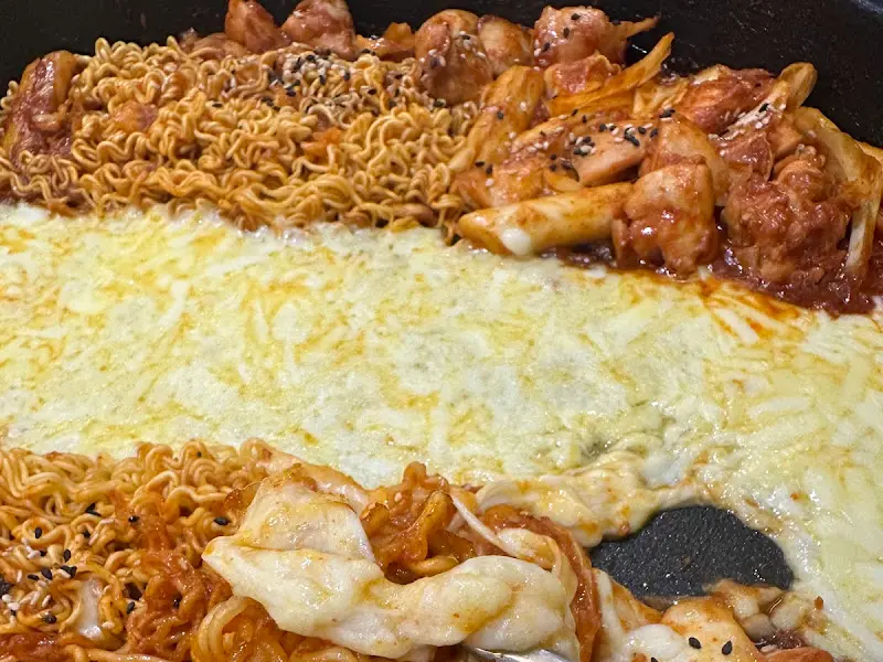 닭갈비와 라면사리