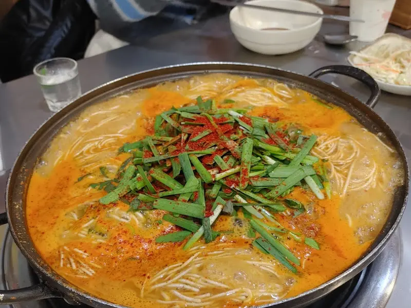 소면 사리가 추가된 추어탕