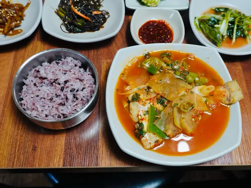 밥과 함께 먹는 가자미찌개