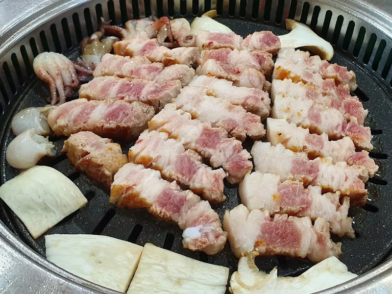 삼겹살, 쭈꾸미, 버섯의 완벽한 조화