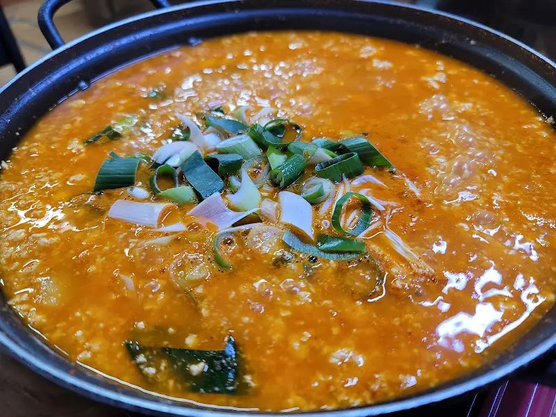 보글보글 끓는 버섯두부전골