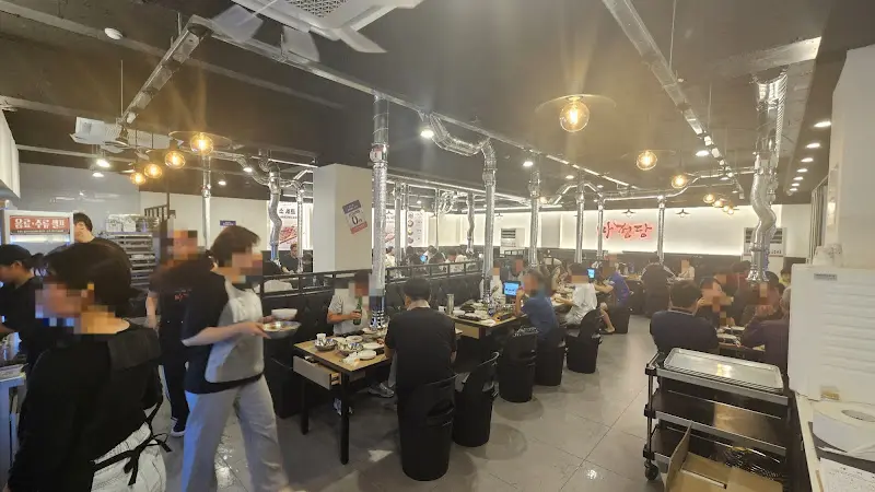 바라당 내부 홀 전경