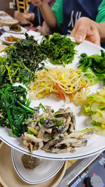 푸짐하게 차려진 한 상