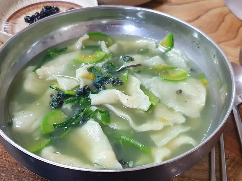 다슬기탕과 수제비
