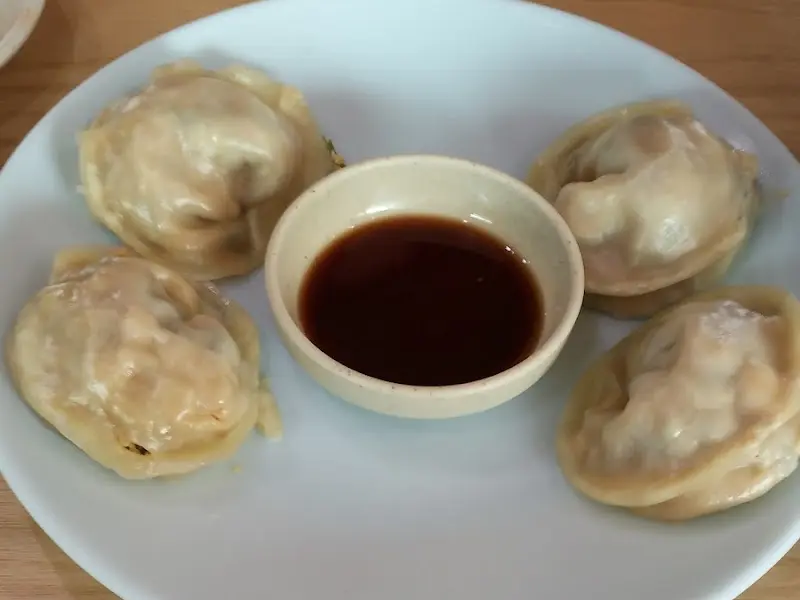 맛깔스러운 묶은지 만두