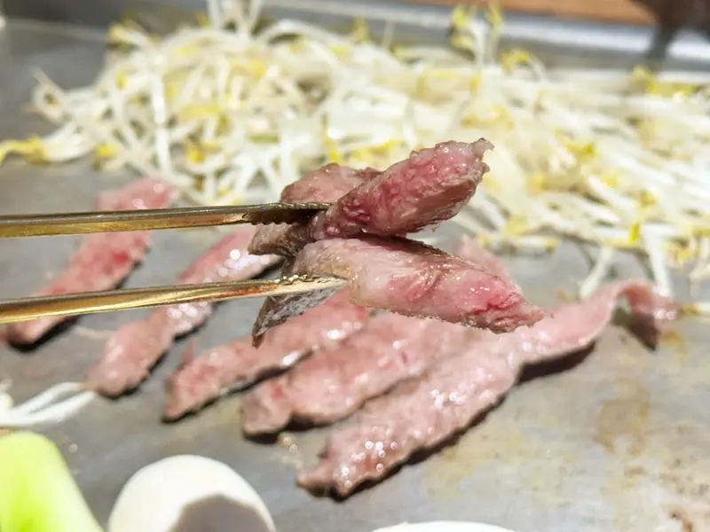 구워지고 있는 한우