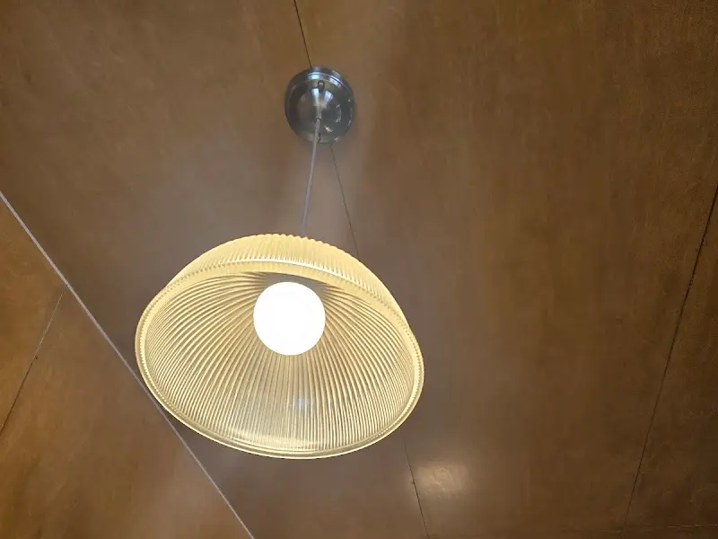 은은한 조명의 내부 인테리어