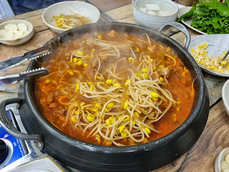 끓기 시작하는 물갈비