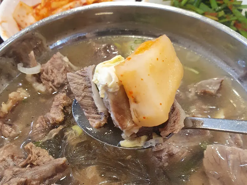 고집센 그집갈비탕 본점 갈비와 깍두기