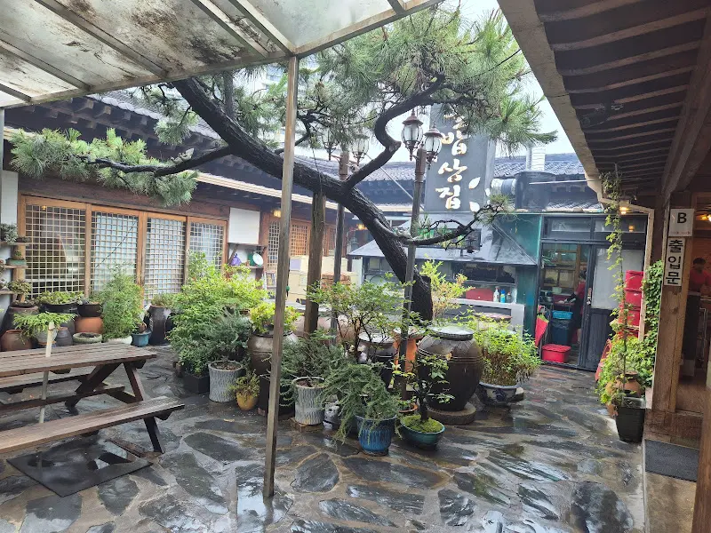 식당 외부 전경