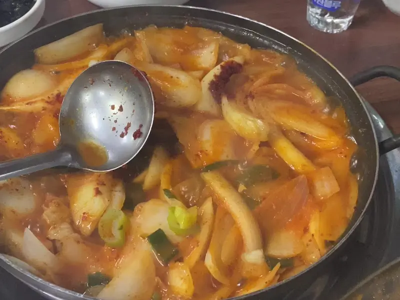 맛있는 통돼지볶음