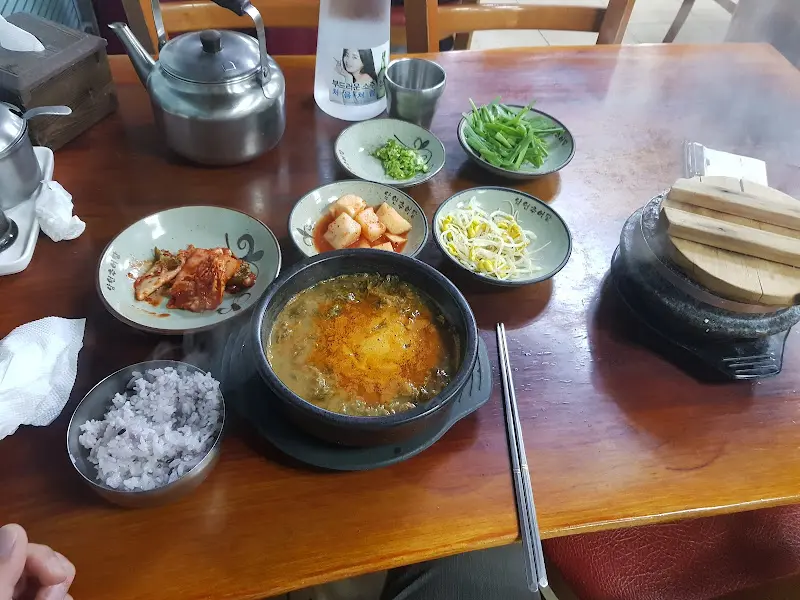 돌솥밥과 추어탕 한 상 차림