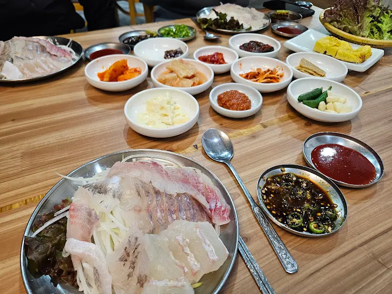 남해달인횟집 전체 상차림
