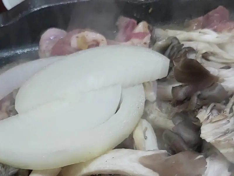 오리고기와 양파, 버섯