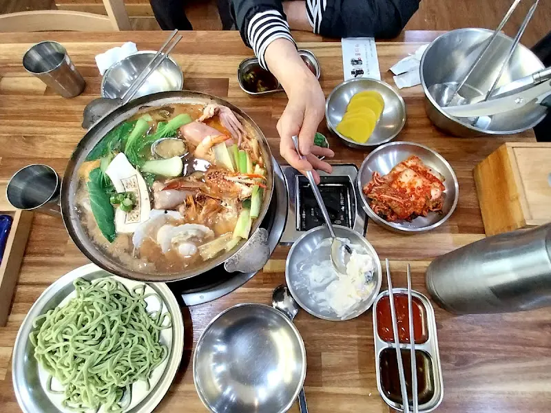 해물칼국수 한상차림