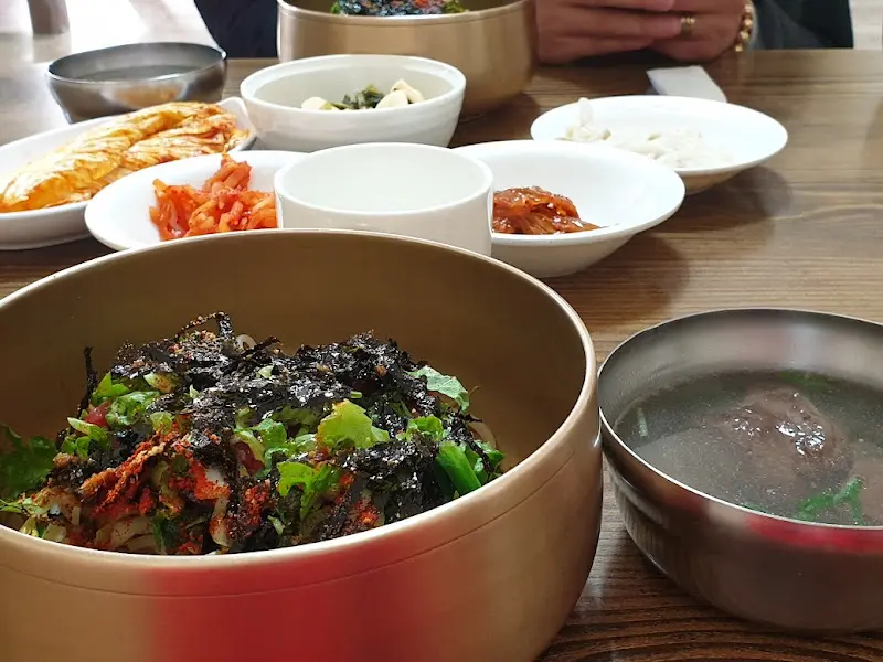 육회비빔밥과 밑반찬