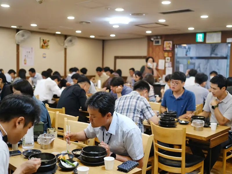 넓은 매장 내부