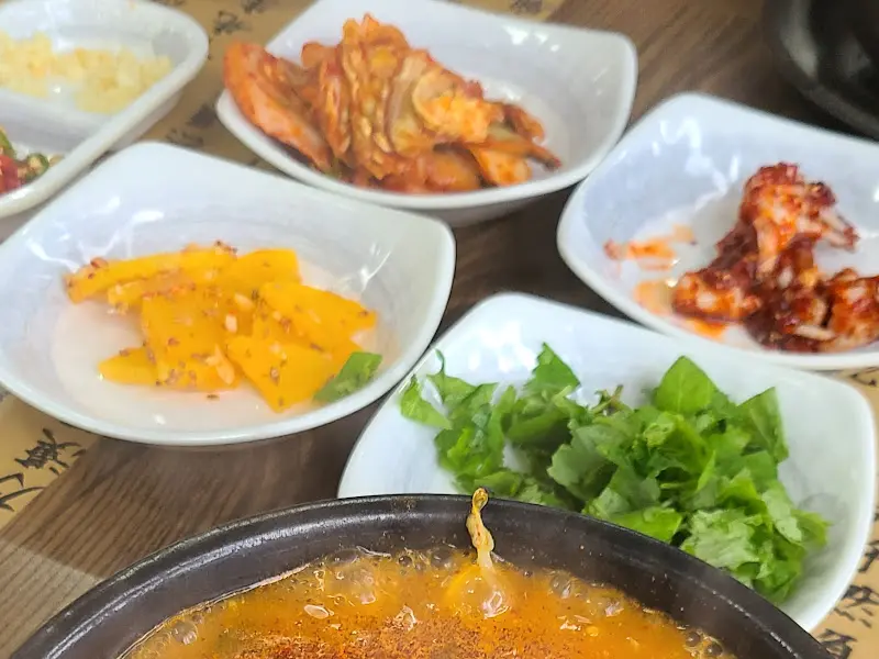 푸짐한 밑반찬 클로즈업