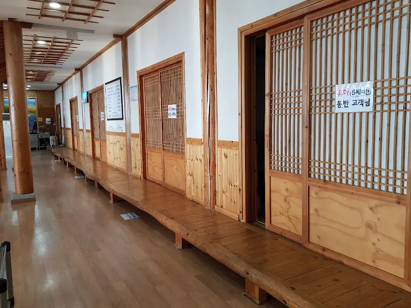 식당 내부 복도