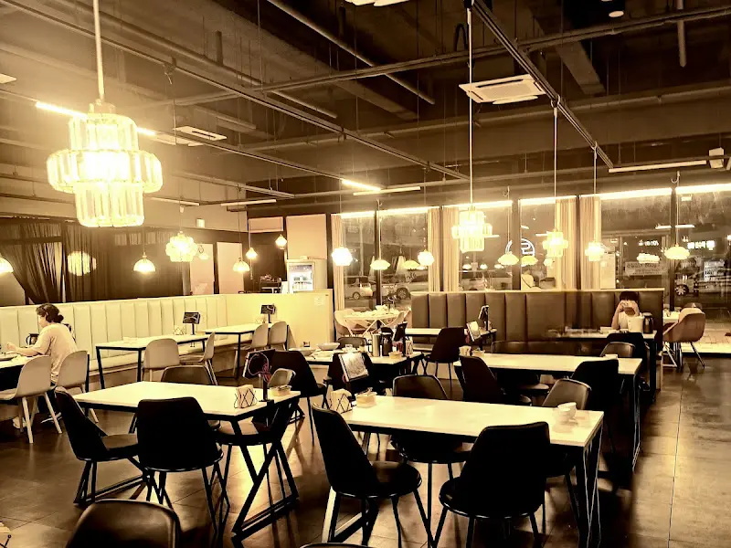 세련되고 차분한 분위기의 내부