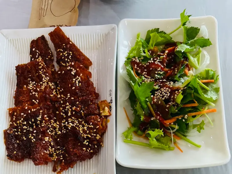 정갈하게 담긴 반찬들