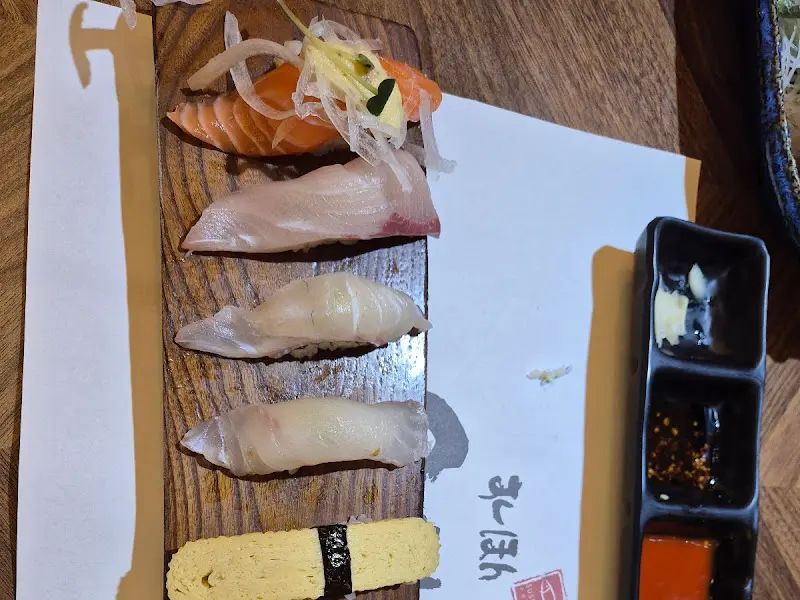 정갈한 스시 한 상