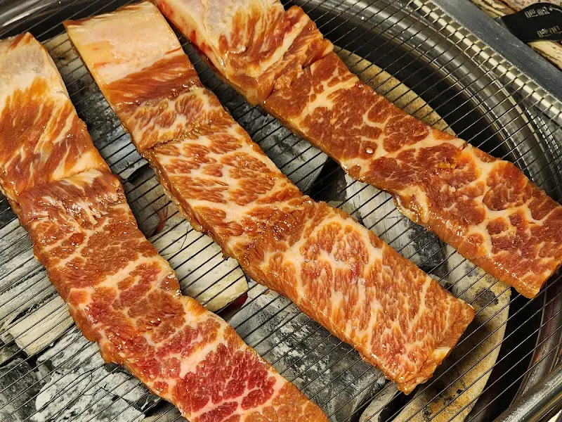 숯불 위에서 구워지는 이동갈비