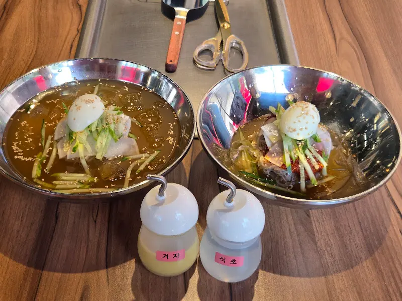 냉면 두 그릇