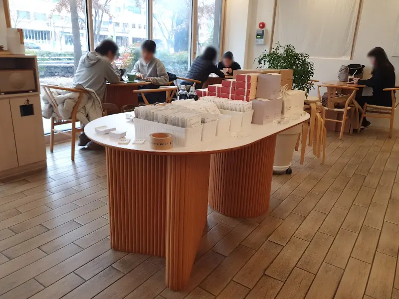 카페 내부 좌석