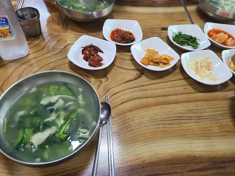 다슬기탕과 밑반찬