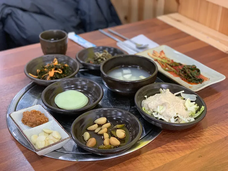 다양한 밑반찬들