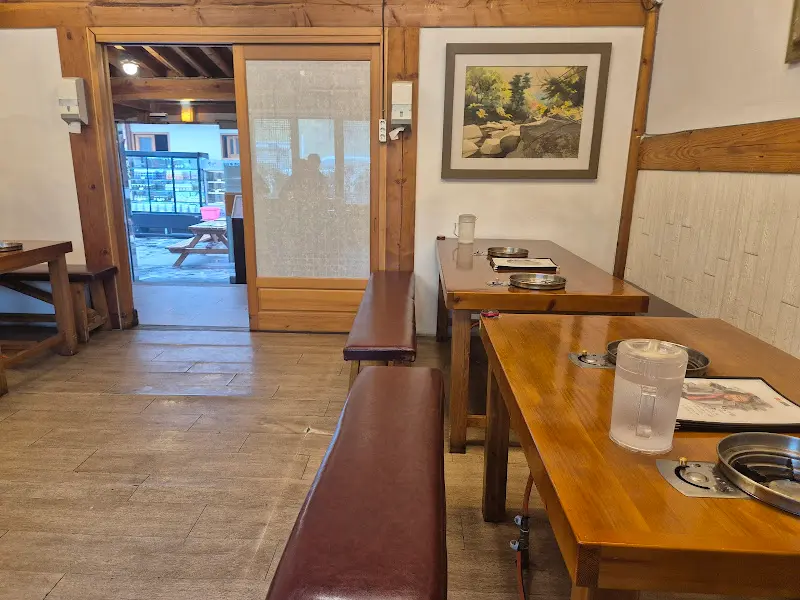 식당 내부 테이블