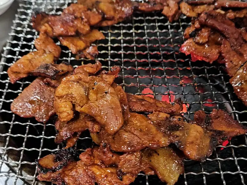 석쇠 위에서 익어가는 뒷고기