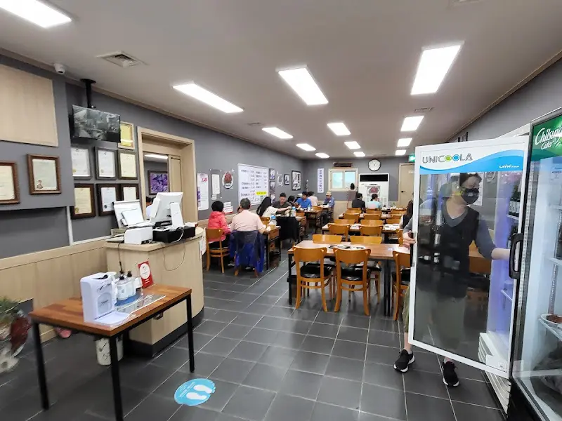 넓고 깔끔한 할머니쭈꾸미 내부