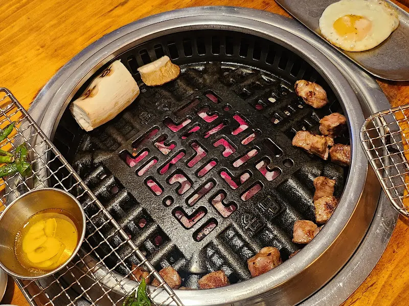 노릇하게 구워진 고기