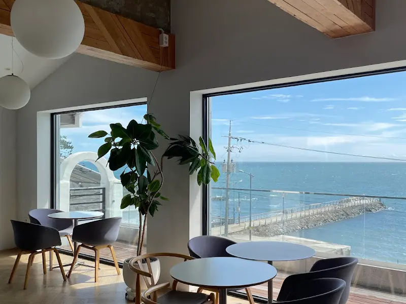 식당에서 바라본 아름다운 오션뷰