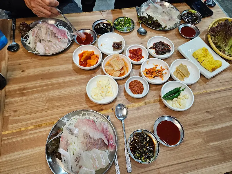 남해달인횟집 상차림 근접샷