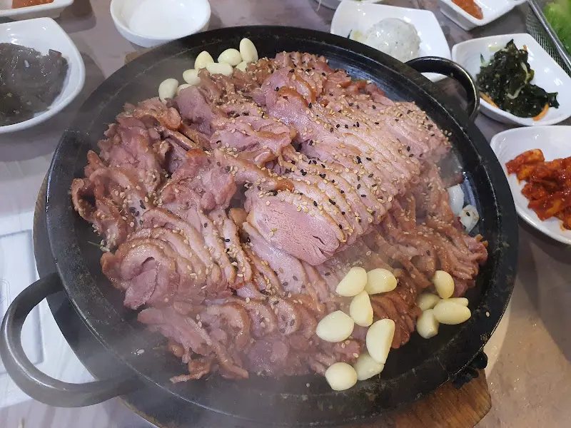 오리 훈제 한 상 차림