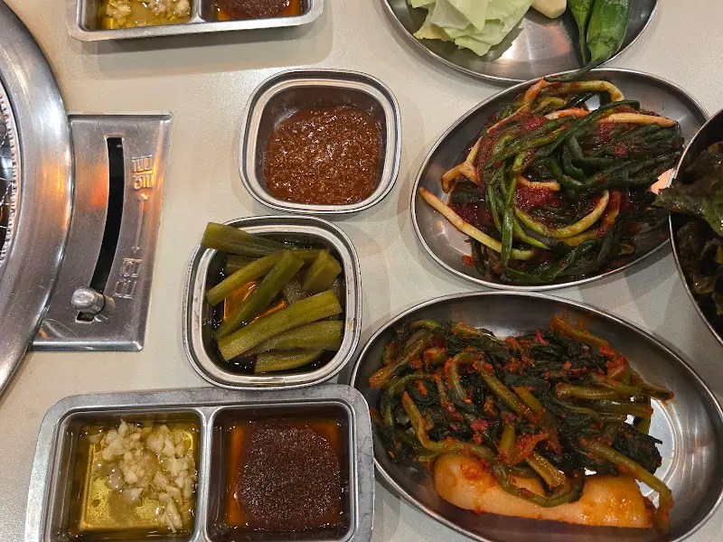 다양한 밑반찬 클로즈업 샷