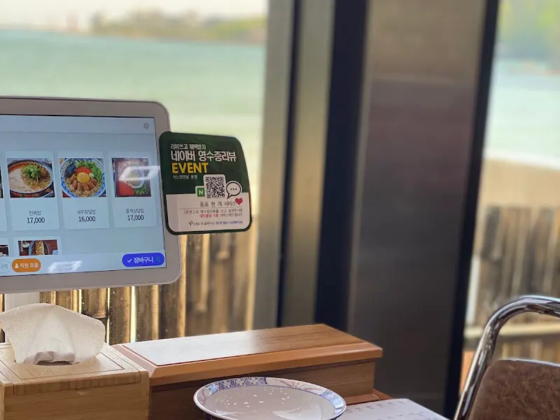 태블릿으로 간편하게 주문할 수 있다