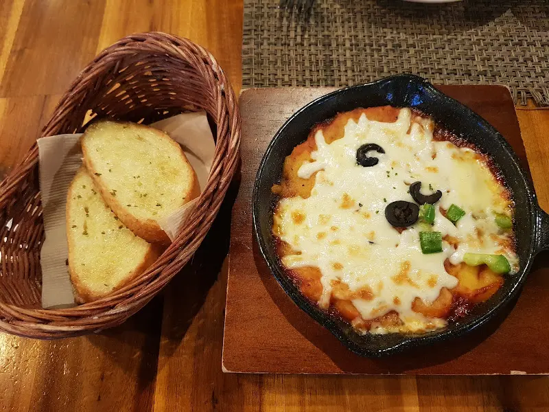 애피타이저 빵과 스푼피자의 조화