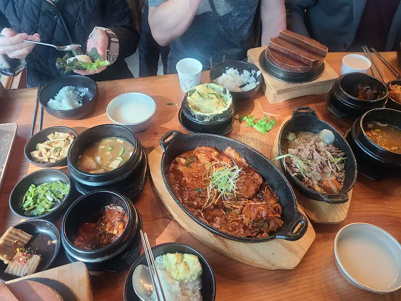 매콤 제육쌈밥과 불낙전골 한 상 차림