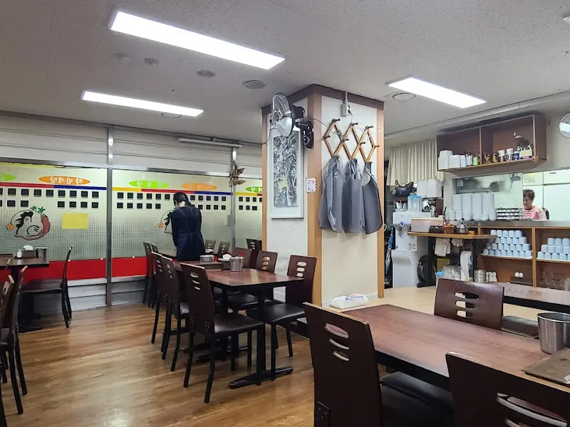 장수한방삼계탕 내부 홀