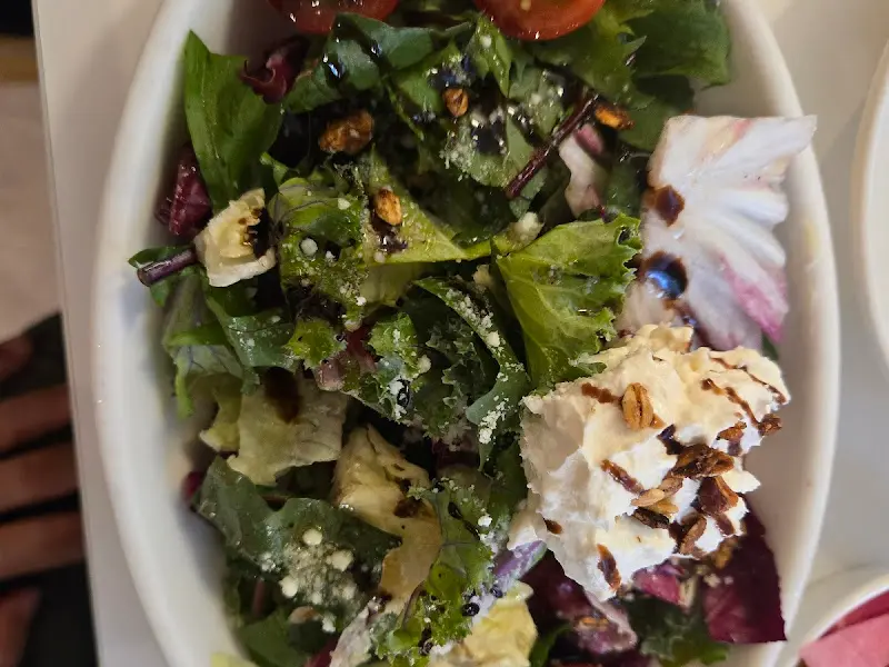 싱그러운 샐러드의 탑 뷰