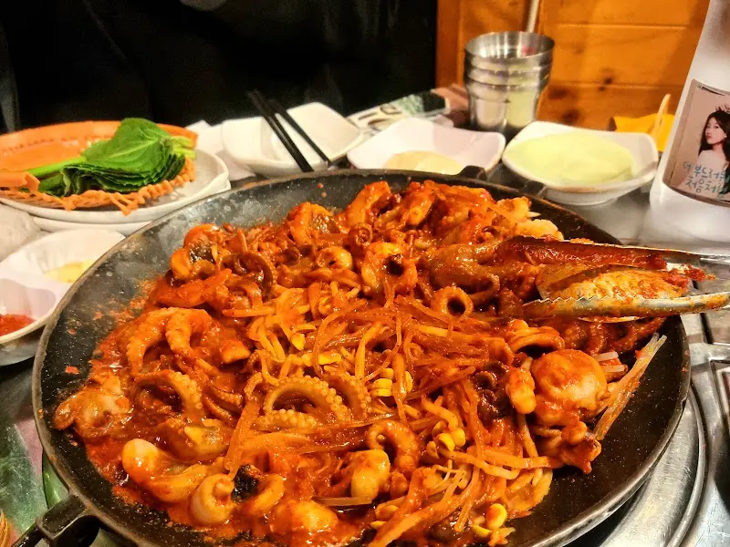 불판 위에서 익어가는 쭈꾸미