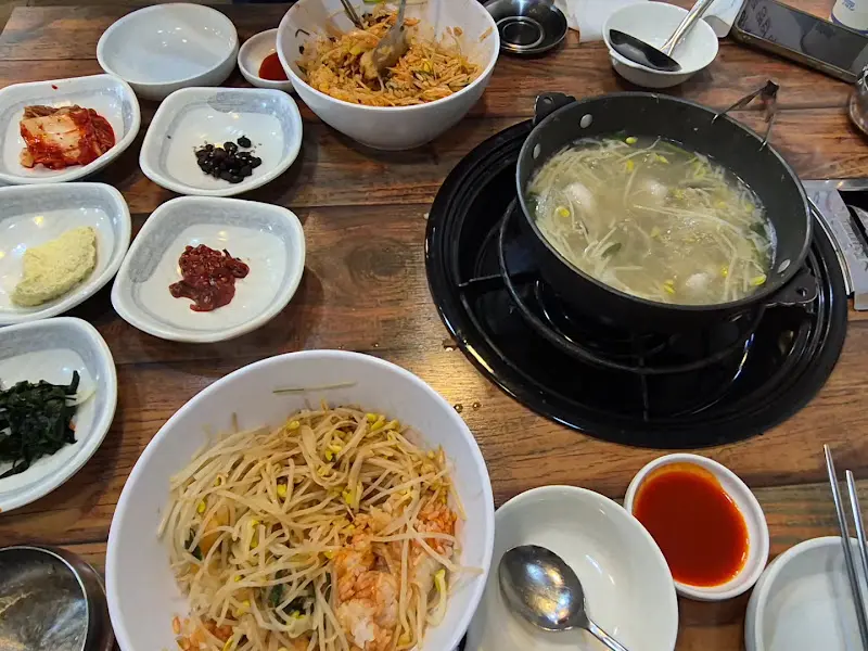 푸짐하게 차려진 한 상