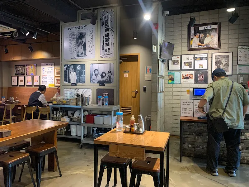 청진옥 내부 전경