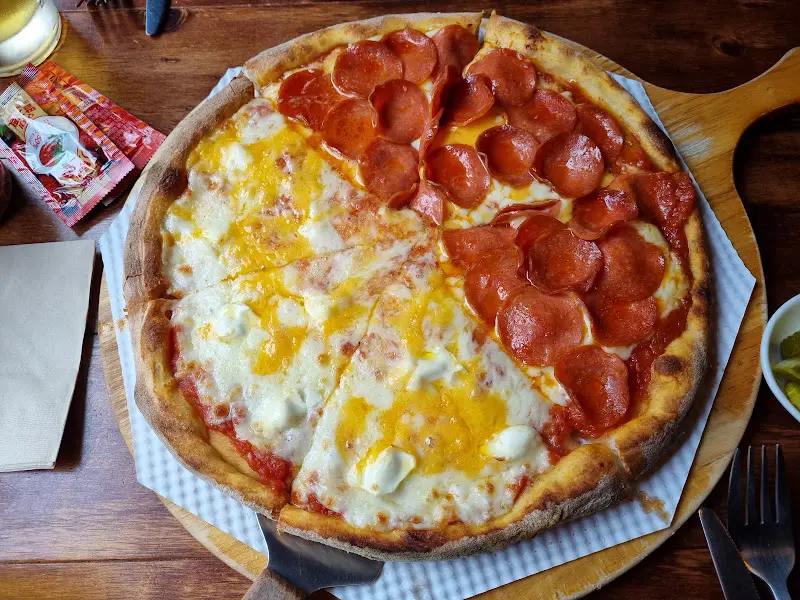 페퍼로니 & 트리플 치즈 반반 피자